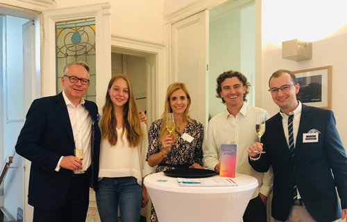 Team_Kunst_Privat_Zahnarzt_Frankfurt_Tag_1.jpg